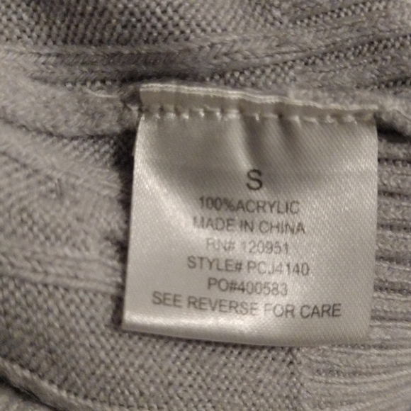 Pink Rose Gray Cable Knit V-Neck Sweater Small - Picture 13 of 16